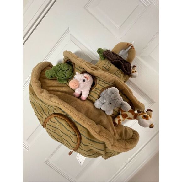 FAO Schwartz Noah’s Ark plush - Picture 1 of 6